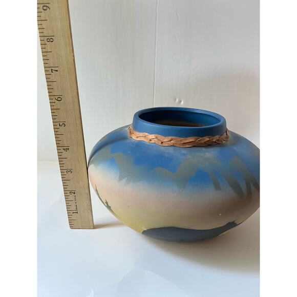 Air Brushed Southwestern Native American Pottery Bear Vase - Picture 12 of 13